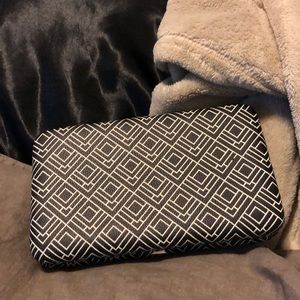 Clutch-- FREE WITH PURCHASE OF 2 ITEMS!!!